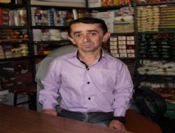 Tek derdi boyuna uygun eş bulmak